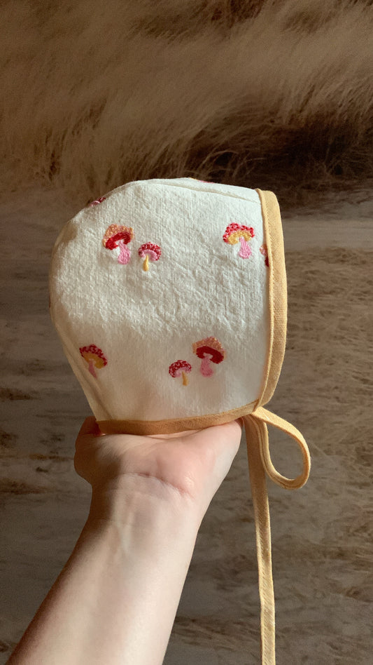 Mushie Bonnet